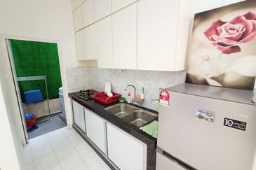 Kondo Ruby (Golden Showers)