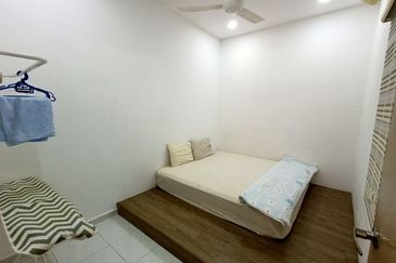 Kondo Ruby (Golden Showers)