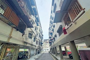 Pangsapuri Cherry (Bandar Hilir)