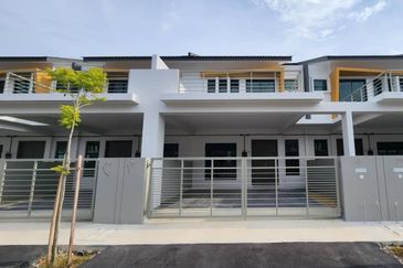 Freehold Gated Guarded 2 Storey Taman Molek Residence Bukit Katil Melaka