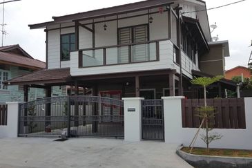 Bandar Hilir 2 Storey Half Wooden Bungalow Renovated Taman Seng Heng Melaka Town
