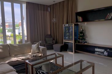 Emerald Bay @ Puteri harbour