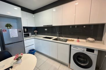 Almas Suites @ Puteri Harbour