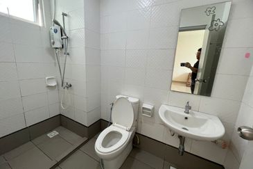 Seasons Luxury Apartments @ Amara Larkin