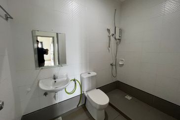 Seasons Luxury Apartments @ Amara Larkin