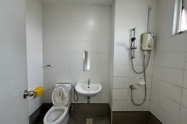 Seasons Luxury Apartments @ Amara Larkin