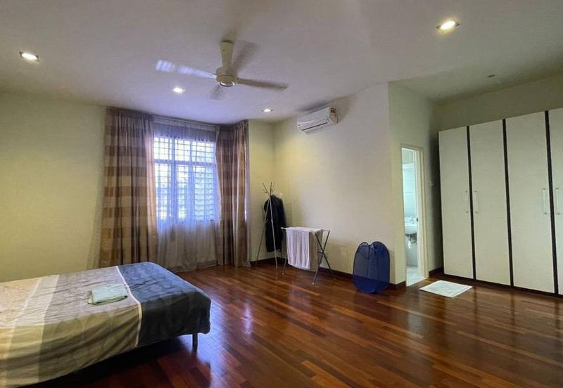 Bandar puteri Puchong 11, 2 Storey House 