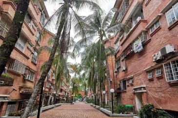 Pangsapuri Permata Merah (Red Ruby), Taman Universiti Indah