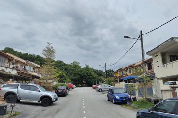 Jalan Puncak Jalil