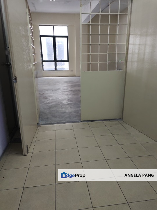 1400 sqft Level 1 Corner Lot Office @ Taman Puchong Prima Walking Distance to LRT, Selangor, Puchong