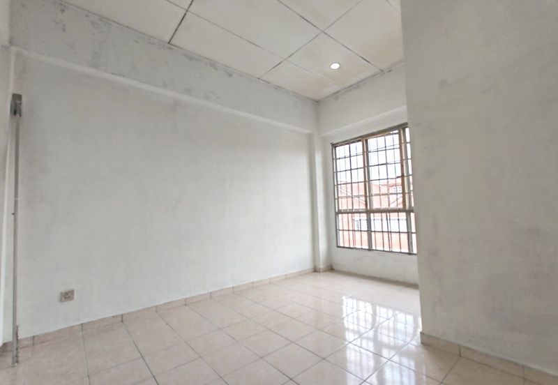 Pangsapuri Permata Merah (Red Ruby), Taman Universiti Indah