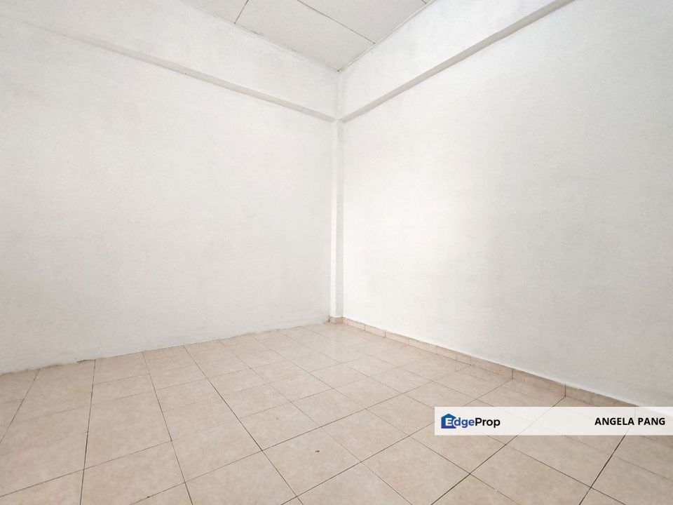 Red Ruby Apartment Taman Universiti Indah , Seri kembangan, Selangor, Seri Kembangan