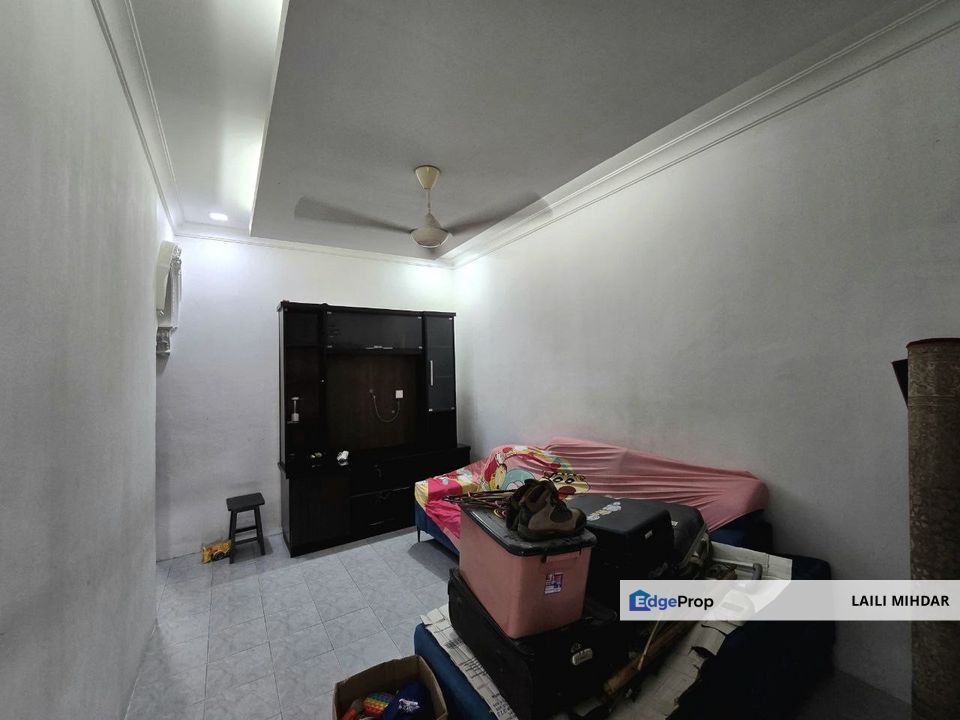 Single Storey Terrace Taman Impian Bukit Naga Seksyen 32 Shah Alam, Selangor, Shah Alam