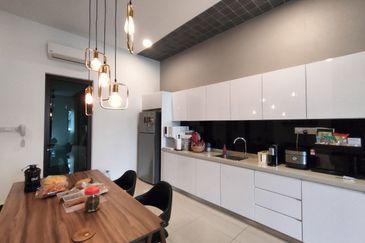 Isle of Kamares, Setia Eco Glades