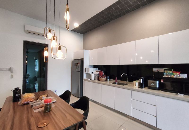 Isle of Kamares, Setia Eco Glades