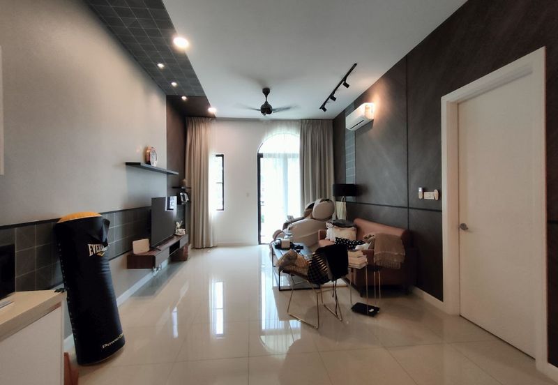 Isle of Kamares, Setia Eco Glades