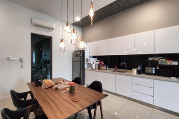 Isle of Kamares, Setia Eco Glades