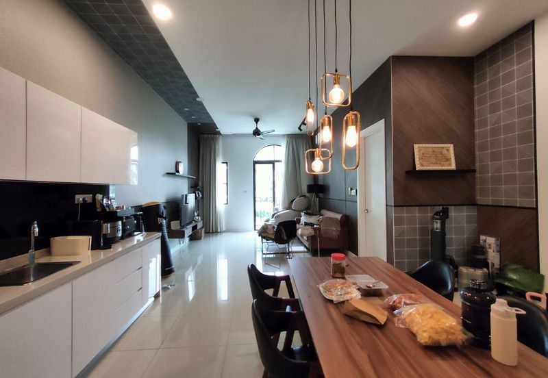 Isle of Kamares, Setia Eco Glades