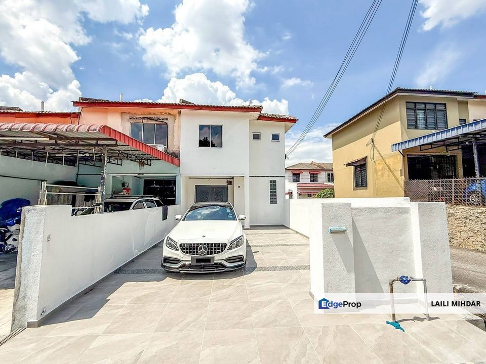 Taman Bakawali, Bukit Sentosa Double Storey Terrace House For Sale End Lot Facing Open, Selangor, Rawang