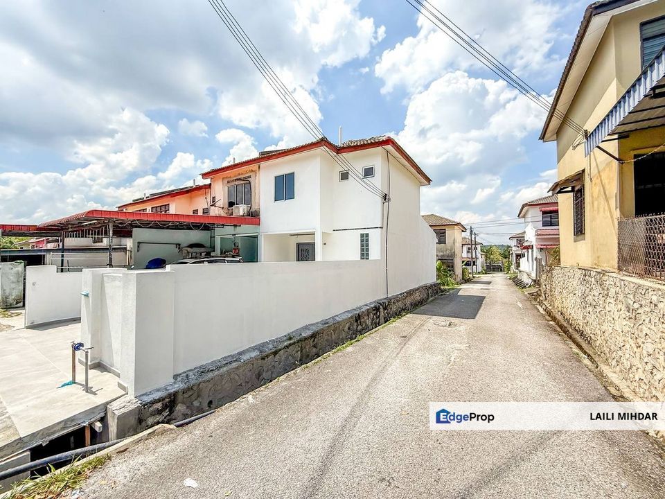 Taman Bakawali, Bukit Sentosa Double Storey Terrace House For Sale End Lot Facing Open, Selangor, Rawang
