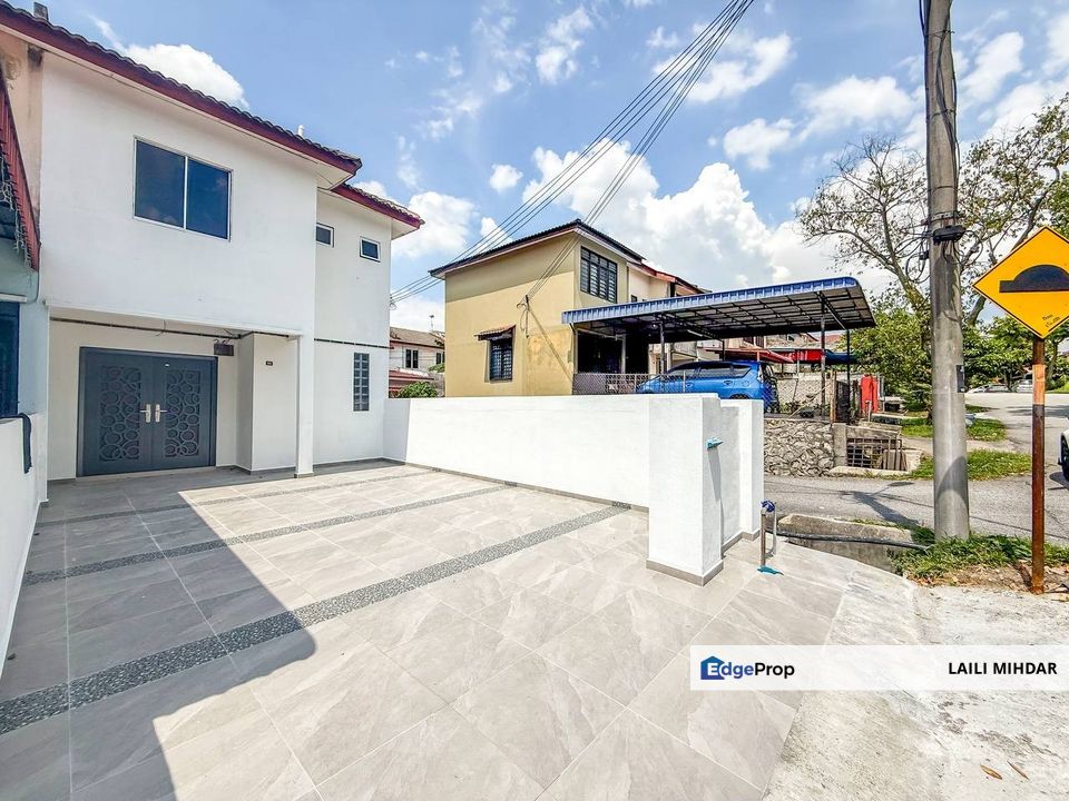 Taman Bakawali, Bukit Sentosa Double Storey Terrace House For Sale End Lot Facing Open, Selangor, Rawang