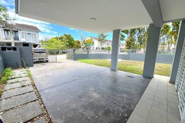 Ariza Elmina Gardens