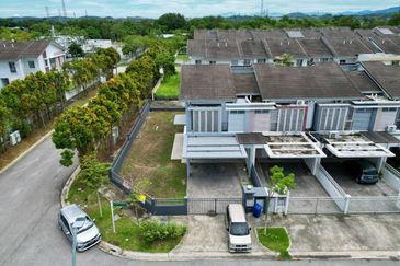 Ariza Elmina Gardens