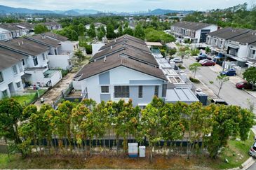 Ariza Elmina Gardens