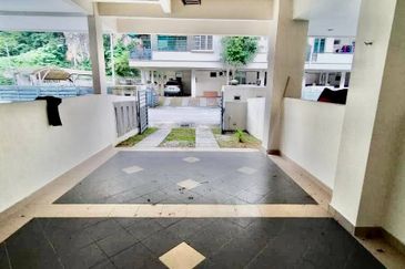 Ariza Garden Villa @ Taman Raintree