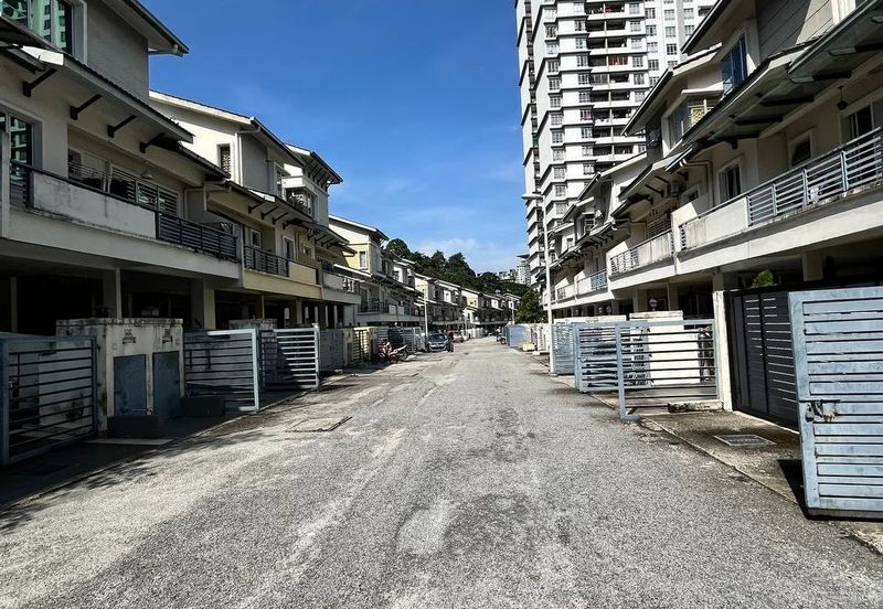 Ariza Garden Villa @ Taman Raintree