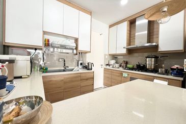 UPPERVILLE @ 16 Quartz Melawati