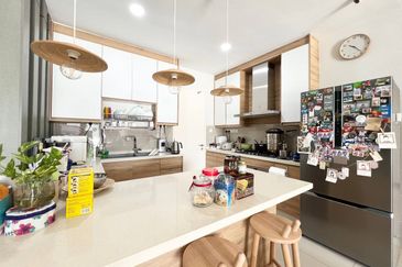 UPPERVILLE @ 16 Quartz Melawati