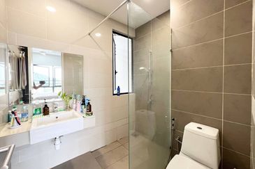 UPPERVILLE @ 16 Quartz Melawati