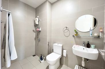 UPPERVILLE @ 16 Quartz Melawati