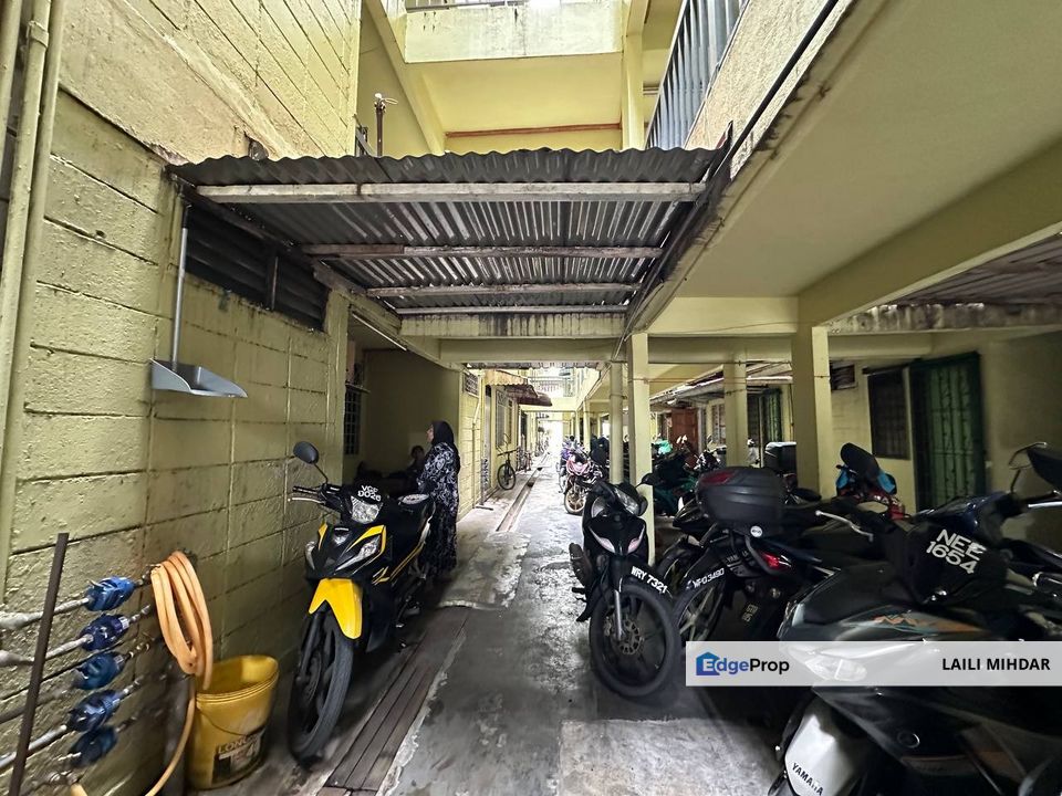 Apartment Julia Bandar Baru Selayang For Sale Ground Floor, Selangor, Selayang