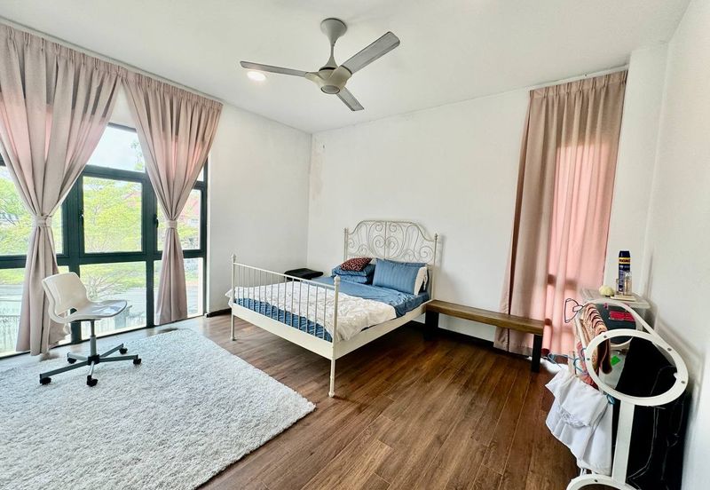 Kristal Court, Seksyen 7