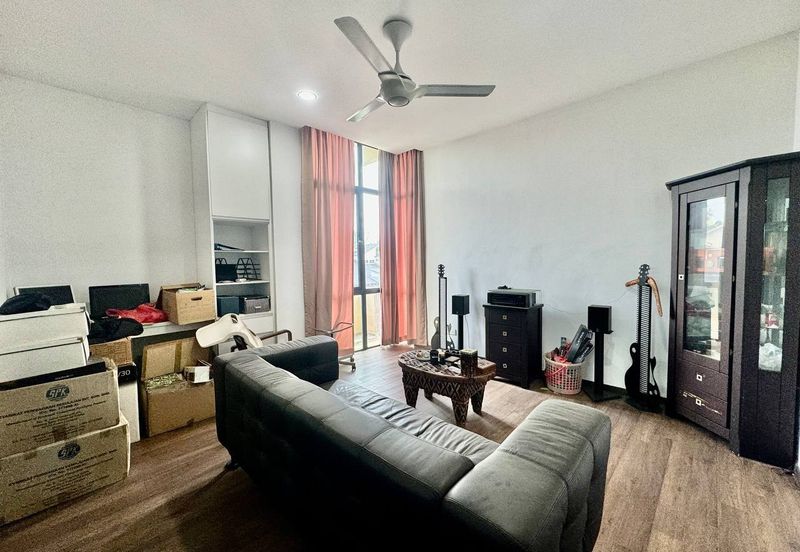 Kristal Court, Seksyen 7