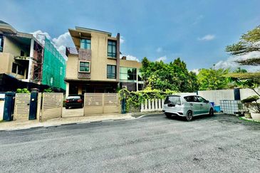 Kristal Court, Seksyen 7