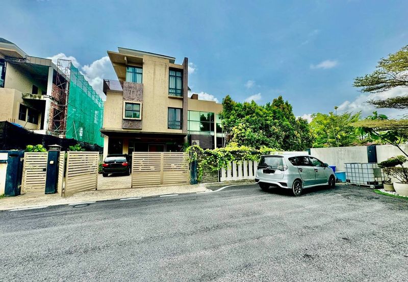 Kristal Court, Seksyen 7