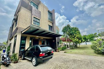 Kristal Court, Seksyen 7