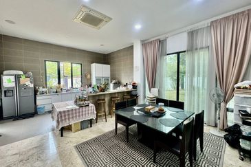 Kristal Court, Seksyen 7