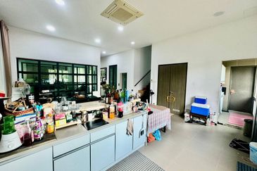 Kristal Court, Seksyen 7