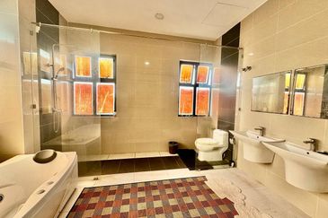 Kristal Court, Seksyen 7