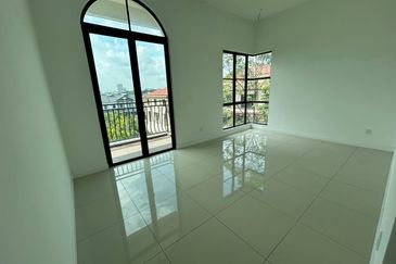 Isle of Kamares, Setia Eco Glades