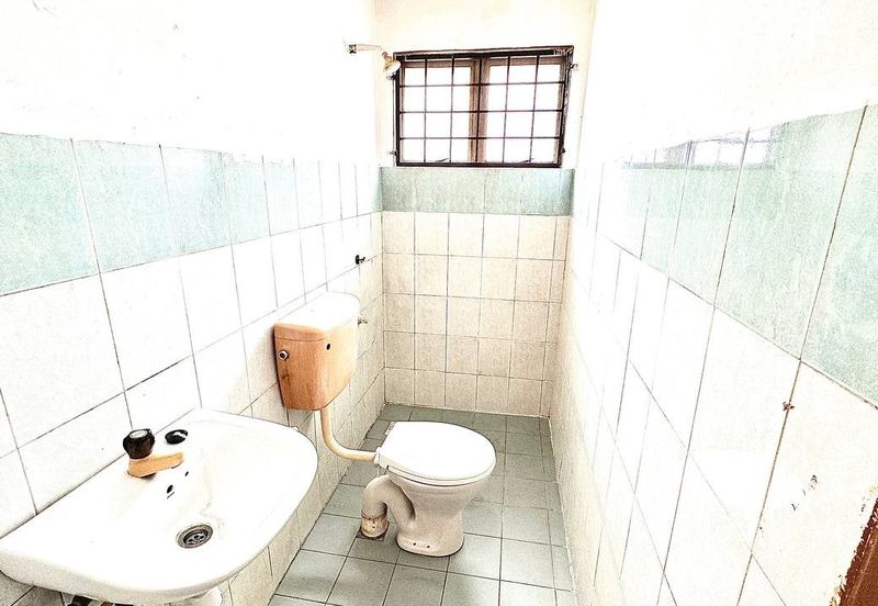 Iris Apartment, Taman Saujana Utama