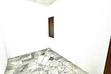 Iris Apartment, Taman Saujana Utama