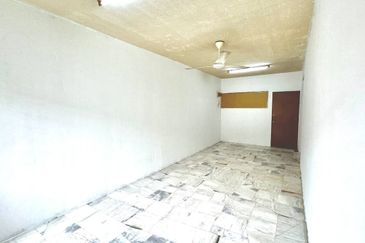 Iris Apartment, Taman Saujana Utama