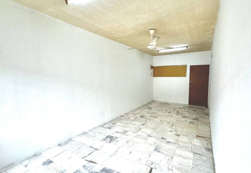 Iris Apartment, Taman Saujana Utama