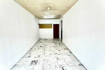 Iris Apartment, Taman Saujana Utama