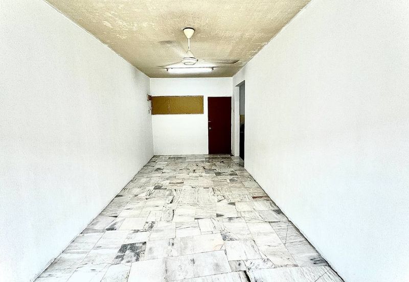 Iris Apartment, Taman Saujana Utama